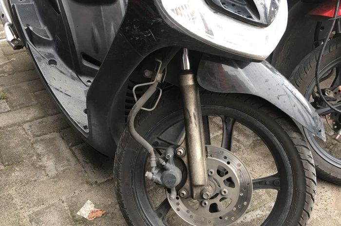 Ilustrasi sokbreker depan