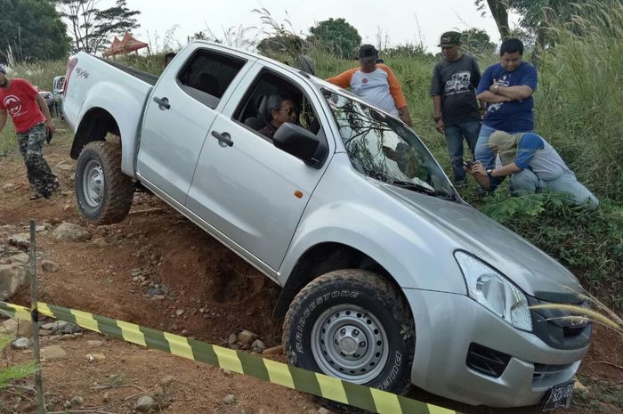 Pelatihan off-road J4x4rta Rescue