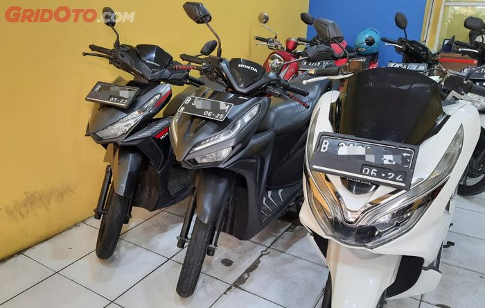 Honda Vario 150 bekas tahun 2020 (tengah) di showroom Sahabat Motor, Tangerang Selatan
