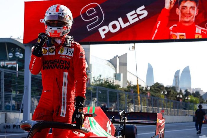 Charles Leclerc kembali meraih pole position under red flag saat kualifikasi F1 Azerbaijan (5/6). 