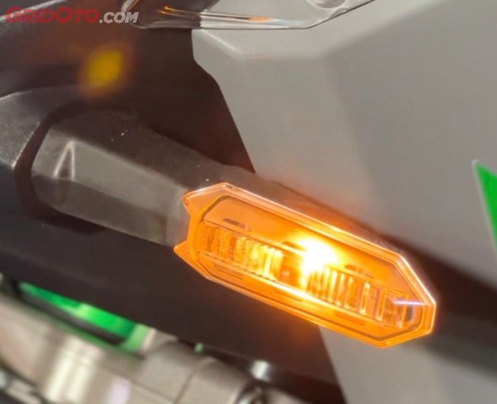 Lampu sein Kawasaki KLE500 SE sudah menggunakan LED