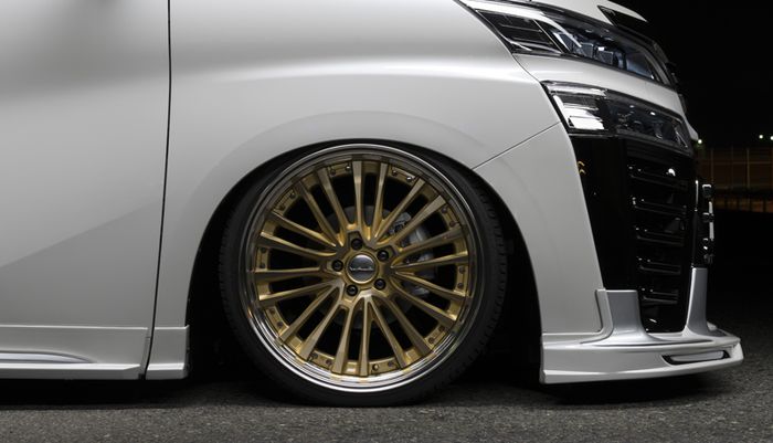 Pelek diganti mencolok