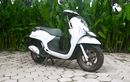Perempuan Juga Bisa, Ini Cara Mudah Merawat Motor Berwarna Putih