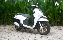Perempuan Juga Bisa, Ini Cara Mudah Merawat Motor Berwarna Putih