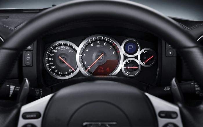 Instrumen Nissan GT-R 2008
