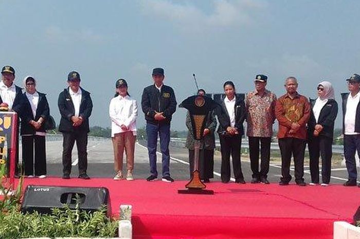 Presiden Jokowi saat resmikan Tol Trans-Jawa