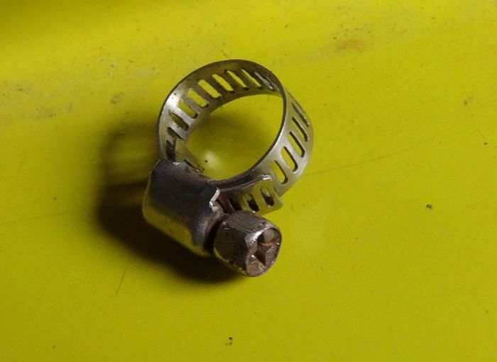 Jangan sampai mengabaikan klem yang dipergunakan. Pilih yang benar-benar memiliki kualitas baik.