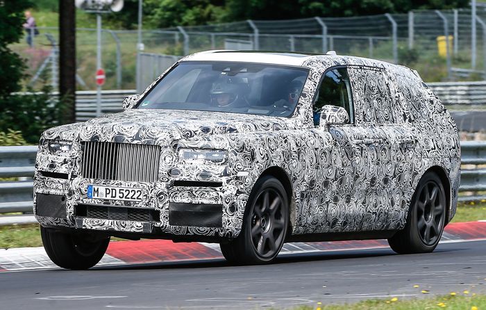 Rolls-Royce Cullinan calon penantang Lamborghini Urus