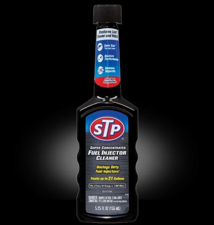 Ilustrasi fuel injector cleaner keluaran STP.