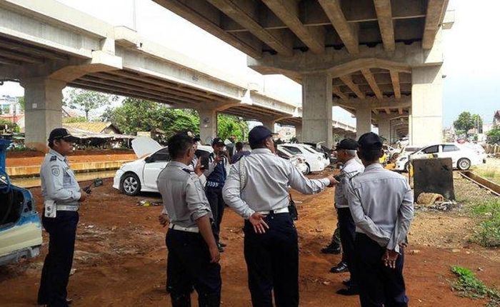 Sudinhub Jaktim saat melakukan sosialisasi memberikan waktu dua hari