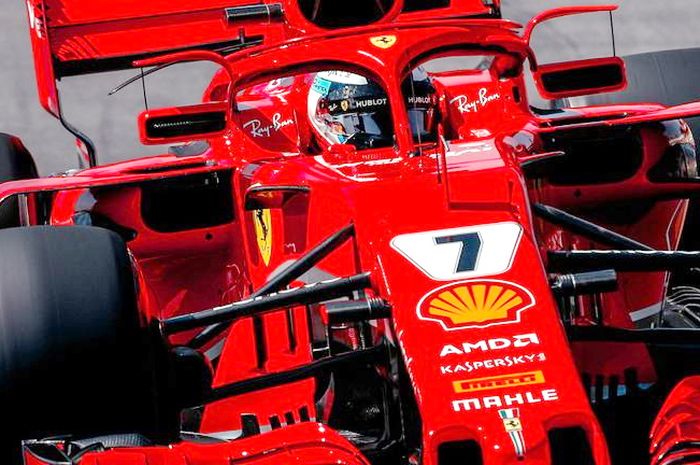 Penempatan kaca spion pada mobil Ferrari SF71H di perangkat keamanan Halo inilah yang diprotes sejumlah tim di GP F1 Spanyol