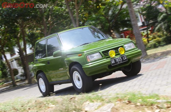 Modifikasi Suzuki Vitara 2 pintu dengan konsep Rally Look, pilihan yang pas. Kelihatan ganteng tanpa merusak tampilan aslinya