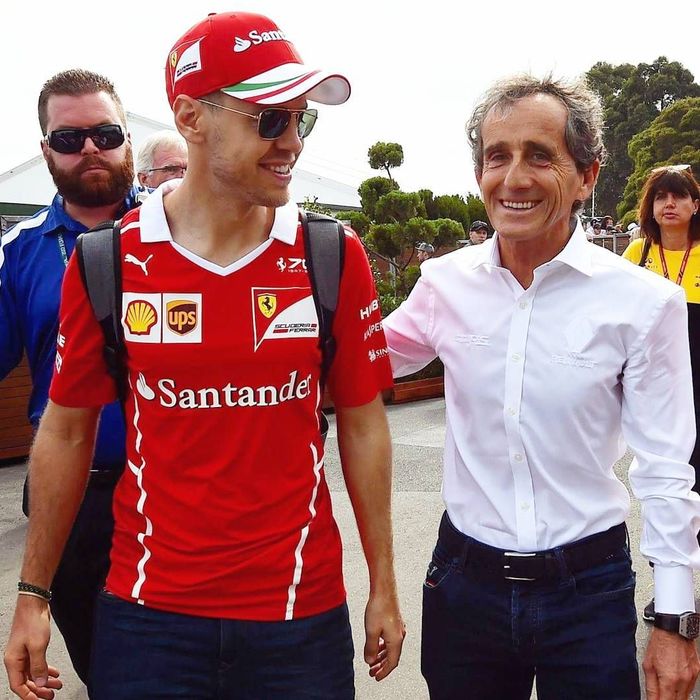 Alain Prost (kanan) setuju Sebastian Vettel pembalap nomor satu di Ferrari di balap F1 2019