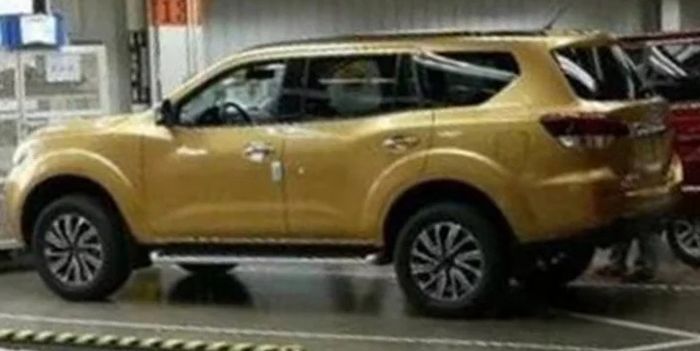 Nissan Navara SUV terpantau berada di lokasi pabrik