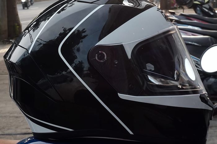 Helm RSV SV500 dibanderol Rp 950 ribu. Ditawarkan berbagai ukuran, yakni MD/M 57-58, LG/L 59-60, XL 61-62 dan XXL 63-64