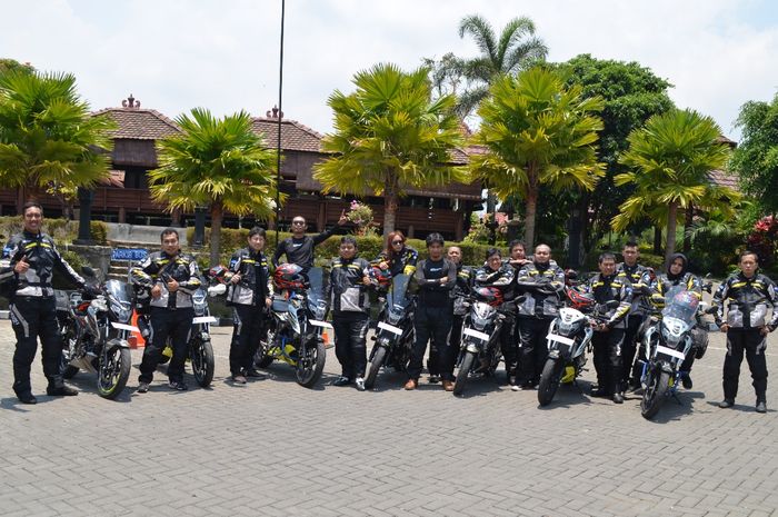 Ada 13 jurnalis dan 2 lady bikers yang berpartisipasi