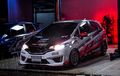 Honda Jazz GK5 Dihias Livery Balap, Tampang Agresif, Pasang Part Jepang