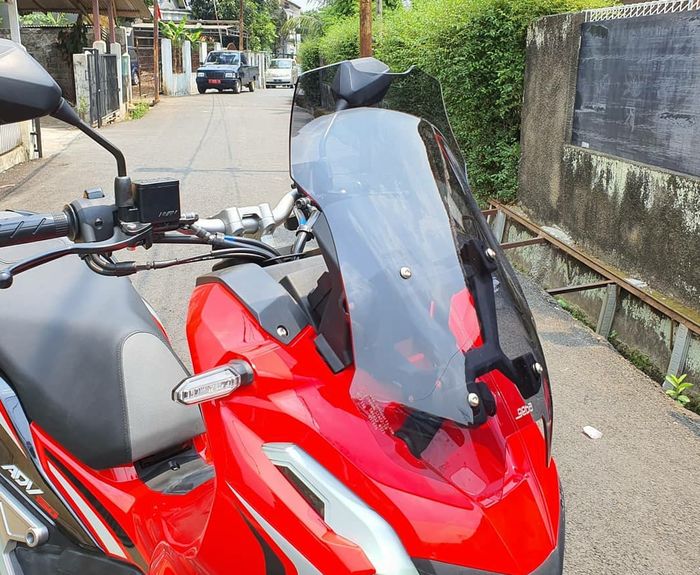 Geba tipe C1 punya tinggi 50 cm atau 3 cm lebih tinggi dibanding windshield standar