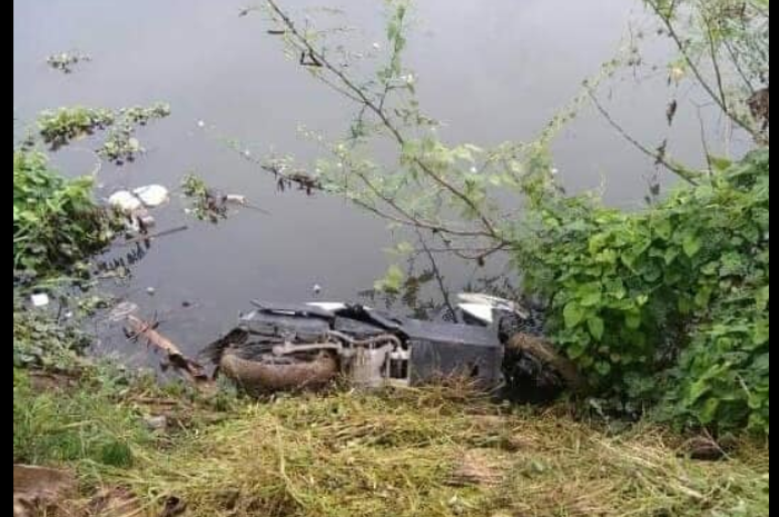 Honda Vario 125 diceburkan ke sungai