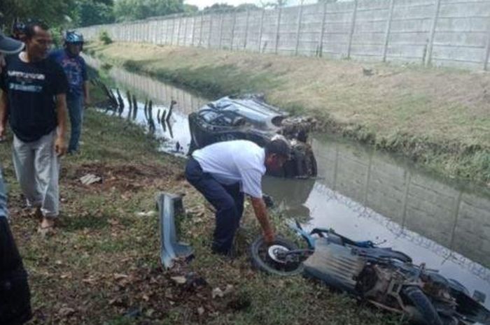 Toyota Agya tabrak Honda BeAT hingga pengendara tewas, pengemudi kabur