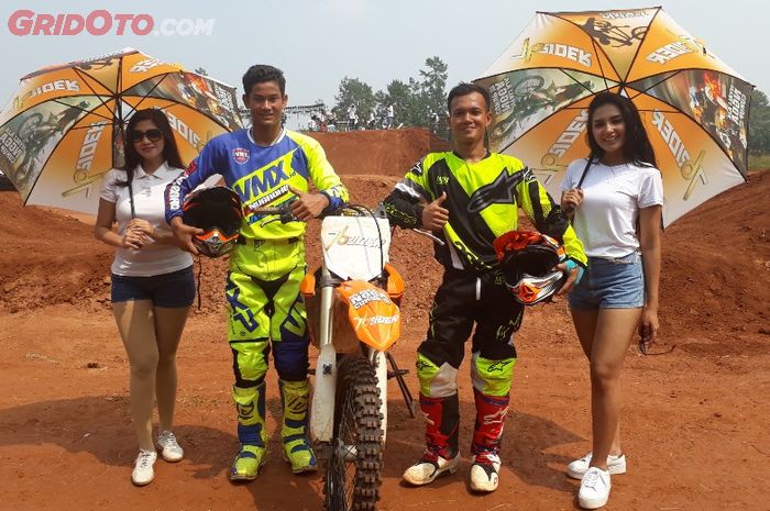 M Zulmi Aristiawan dan Agha Riansyah Putranto, anggota Riders 76, seusai lakukan freestyle ekstrem