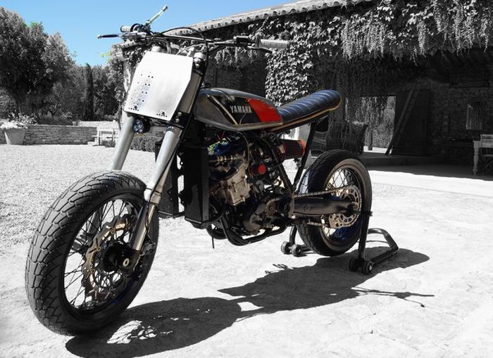 Husqvarna SM450R custom tracker-scrambler dari HIDE Brussels