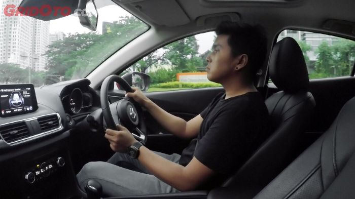 Bobot setir Mazda3 terasa pas 