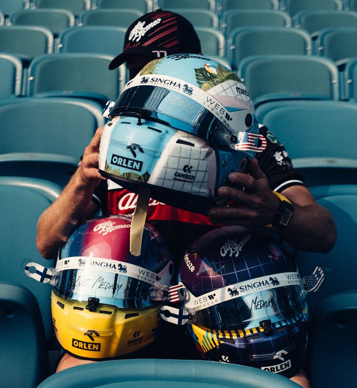 Valtteri Bottas dan tiga livery helm dengan motif yang berbeda untuk di F1 Miami 2022