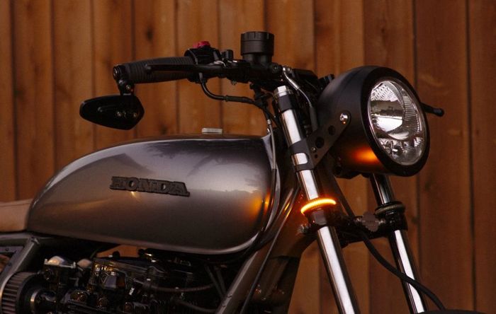Bagian panel depan yang banyak memakai kepunyaan Harley-Davidson