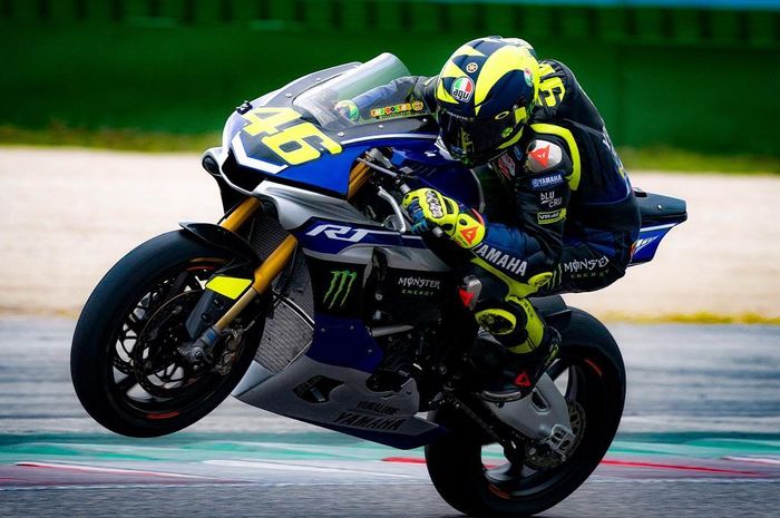 Pembalap Monster Energy Yamaha, Valentino Rossi, menjalani latihan di Sirkuit Misano, San Marino menjelang seri balap MotoGP Argentina