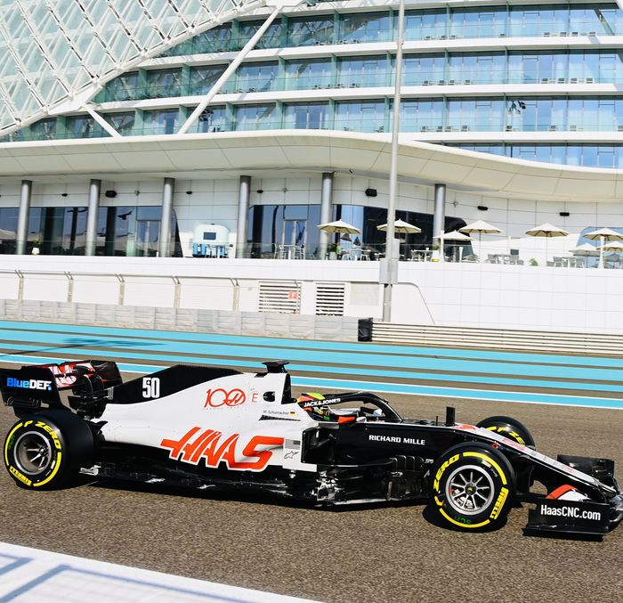 Mick Schumacher mengemudikan mobil tim Haas pada FP1 F1 Abu Dhabi 2020, tahun depan mobil tim Haas akan didesain karyawan Ferrari