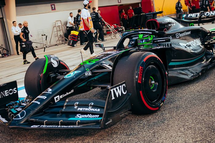 George Russell menjelang start balap F1 Bahrain 2023, tim Mercedes berencana akan mengubah konsep desain mobilnya