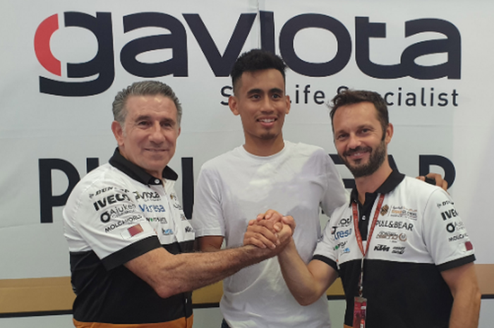 Hafizh Syahrin (tengah) bergabung ke tim Angel Nieto di Moto2 2020