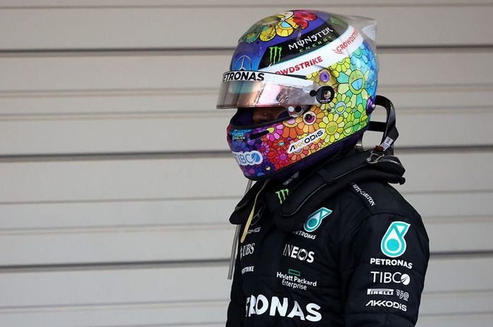 Lewis Hamilton tidak mau ikut campur urusan pelanggaran batas anggaran tim Red Bull, tetapi ingin FIA bertindak tegas