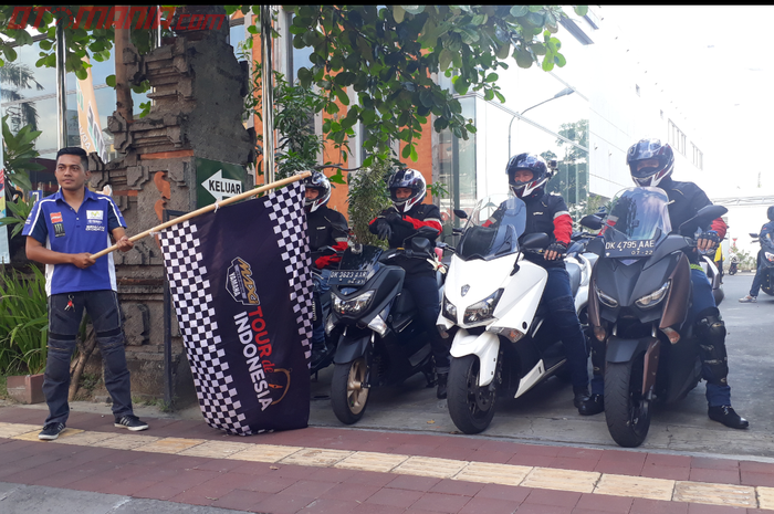 Rider etape Bali - Malang memulai perjalanan