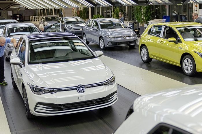 Produsen mobil asal Jerman, Volkswagen (VW) dikabarkan menunda operasi kembali pada pabriknya hingga 19 April 2020.