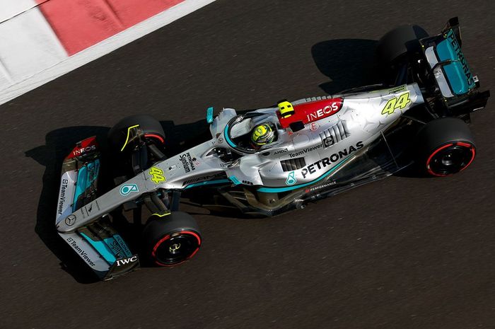 Lewis Hamilton sempat diivestigasi stewards karena melanggar aturan red flag pada sesi latihan ketiga F1 Abu Dhabi 2022