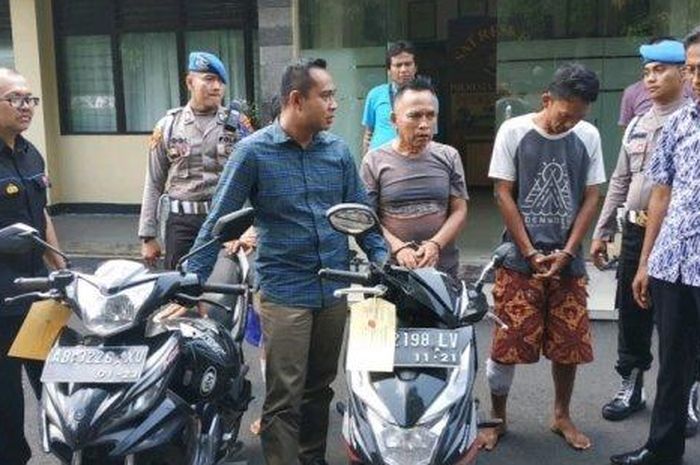 Barang bukti Yamaha Jupiter MX dan Honda BeAT komplotan pembobol Honda BR-V dan gondol uang Rp 270 juta
