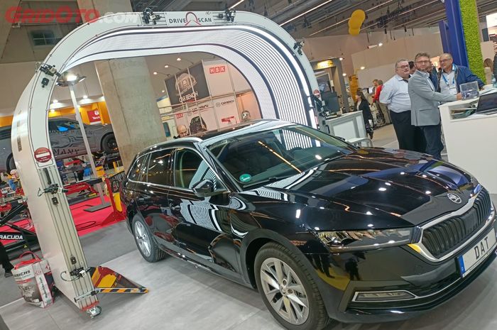 DAT Drive Scan bisa memindai baret mobil kecil hingga besar dan mengkalkulasi kerusakan serta biaya perbaikan