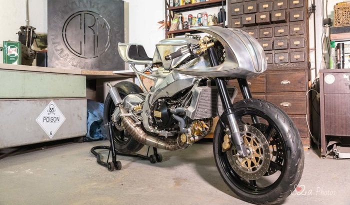 Aprilia RS250 custom cafe racer berbodi alumunium dari Cevennes Retromotors