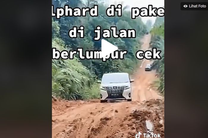 Toyota Alphard terabas jalan menanjak di Sumatera dengan kondisi mobil standar