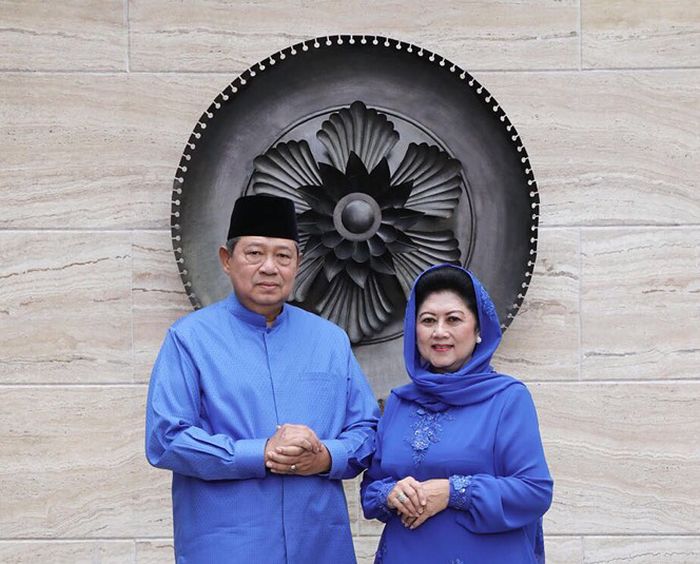 Potret Lebaran Terakhir Keluarga SBY dengan Ani Yudhoyono, Tampil Kompak Berseragam hingga Berkebaya
