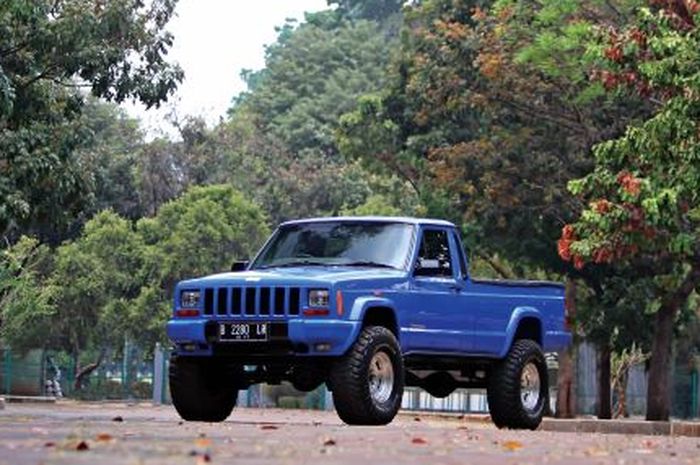 Modifikasi Jeep Cherokee XJ, disulap jadi pikap Comanche