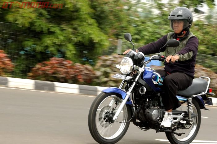 Ada ubahan biar lebih ramah lingkungan, Yamaha RX-King generasi terakhir tetap menjambak. Ini hasil pengetesannya. 