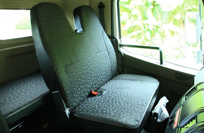 Kursi penumpang di Mercedes-Benz Axor M-Cab
