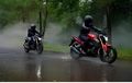 Musim Hujan, Ini Cara Yang Benar Pakai Rem Motor Saat Jalan Basah dan Licin