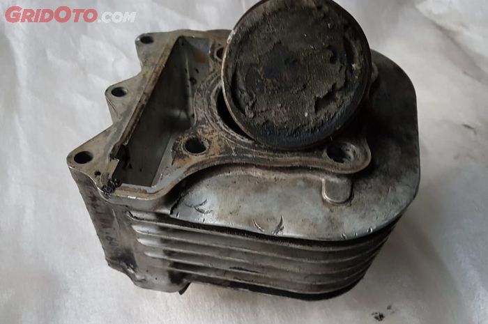 Blok Silinder dan Piston copotan untuk Suzuki Skywave dari Izzy Garage