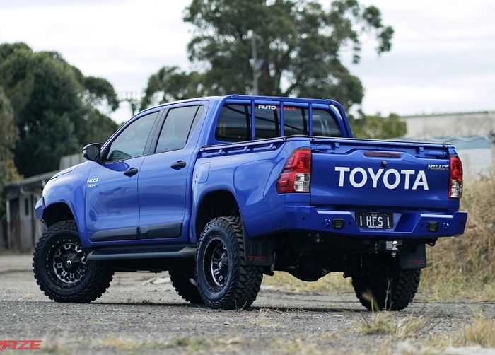 Tampilan belakang modifikasi Toyota Hilux ALTO siap libas banjir