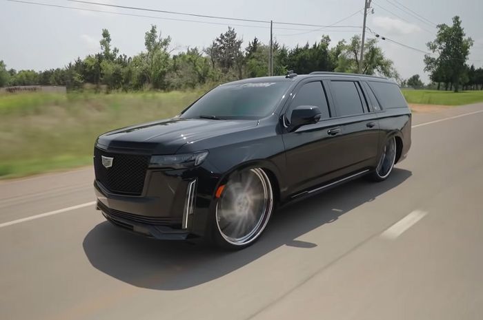 Modifikasi Cadillac Escalade out of the  box dengan kaki-kaki kandas maksimal