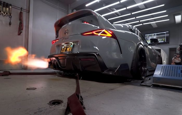 Modifikasi Toyota Supra A90 bermesin 2JZ saat dilakukan uji dyno test